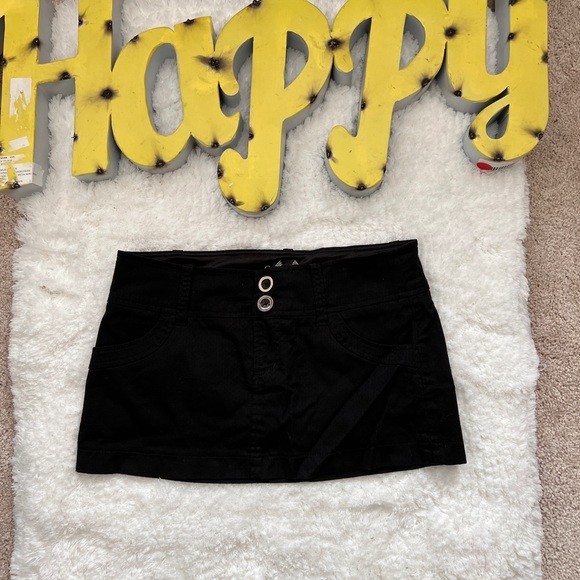 NWOT Guess size 26 black double button with belt loops mini ❤️🔥 - Picture 3 of 13